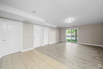 Building Photo - 3423 Ridgeland Ave