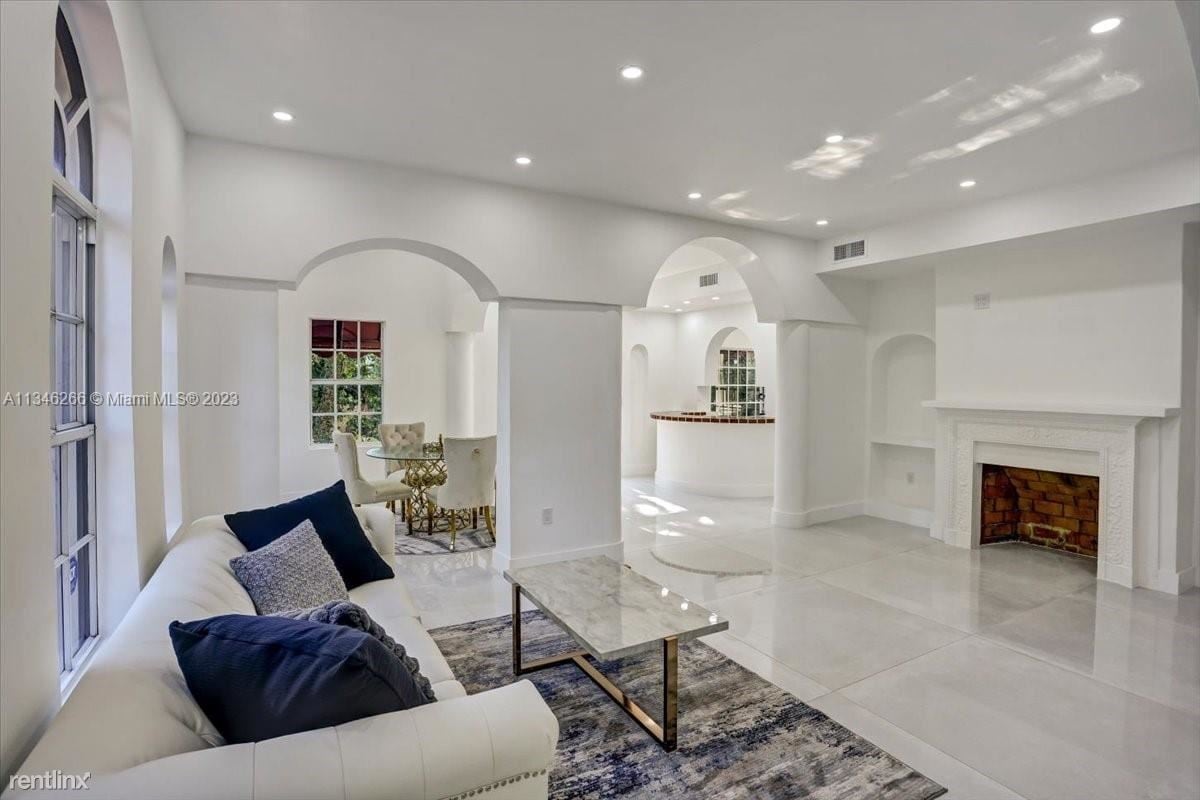 5 br, 5.5 bath House 4436 Alton Rd House for Rent in Miami Beach