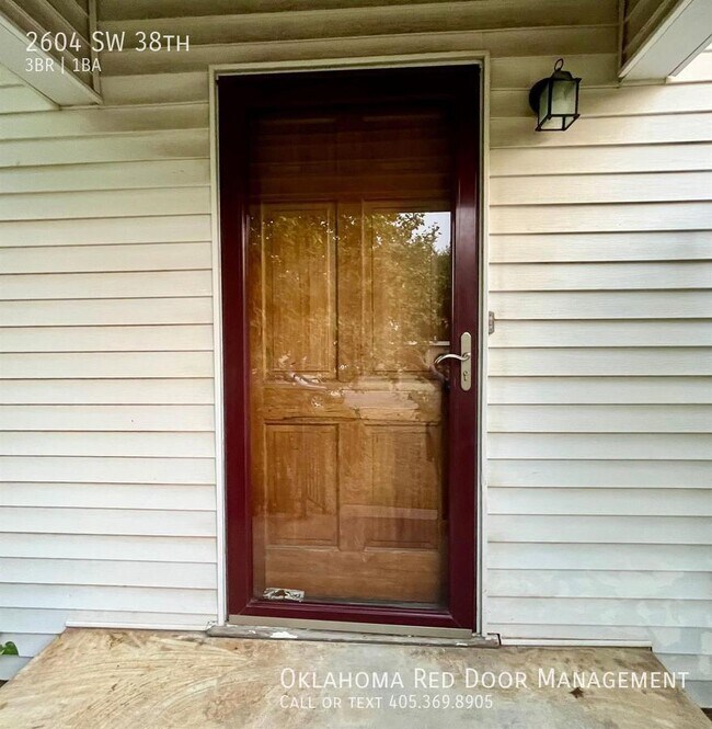 Building Photo - 2604 SW 38th-