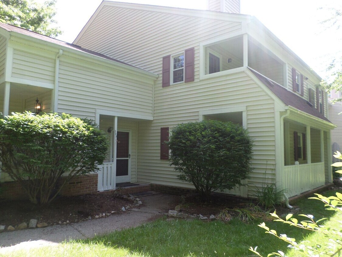 Building Photo - 2 Bedroom 2 Bath Condo 2 Car Garage