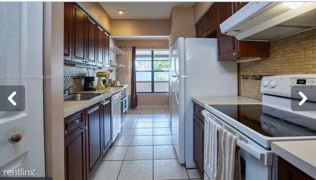 Building Photo - 2 br, 2 bath Townhome - 1439 Sandpiper Blvd