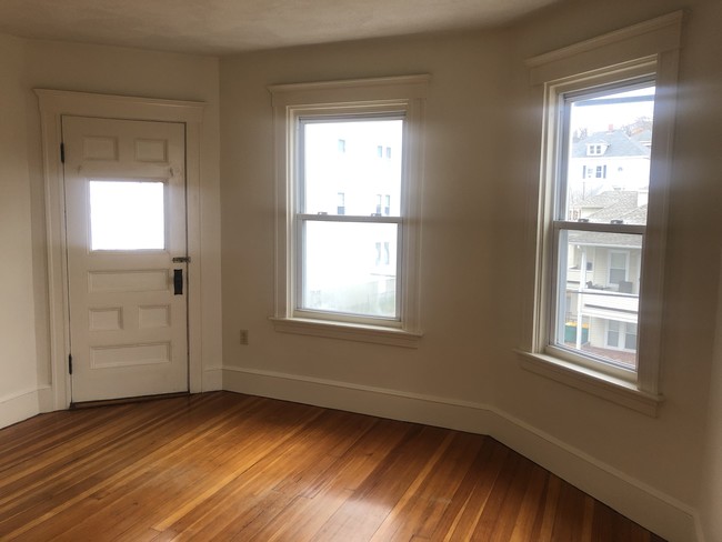 Building Photo - METICULOUSLY MAINTAINED 2 BR Near Bike Path