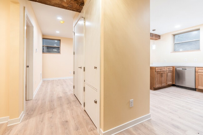 Building Photo - Carlyle Apartments