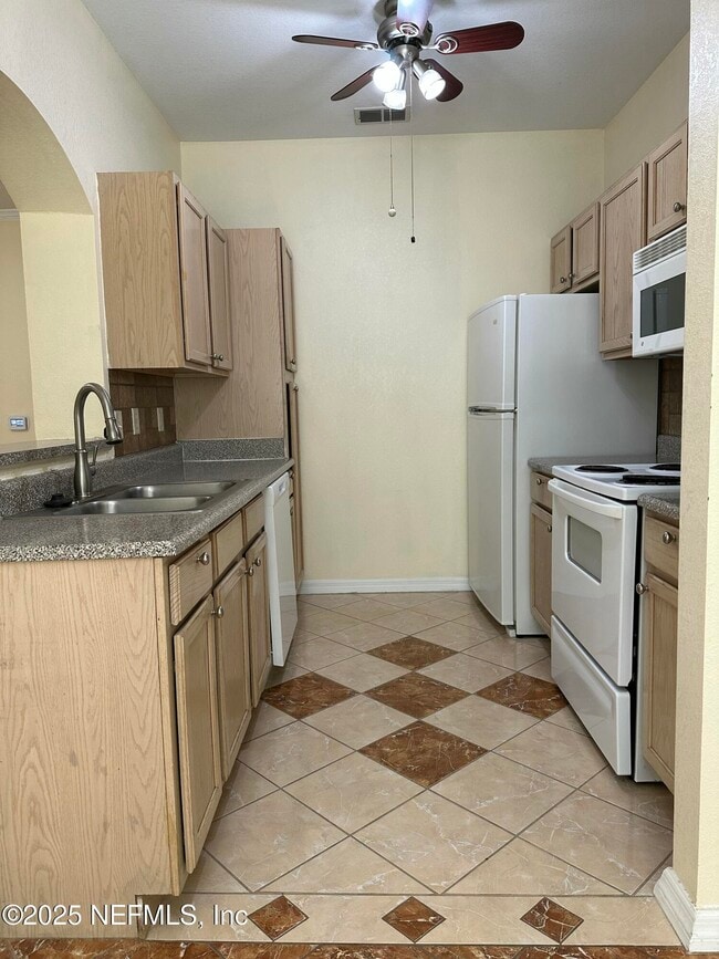 Building Photo - 7800 Point Meadows Dr