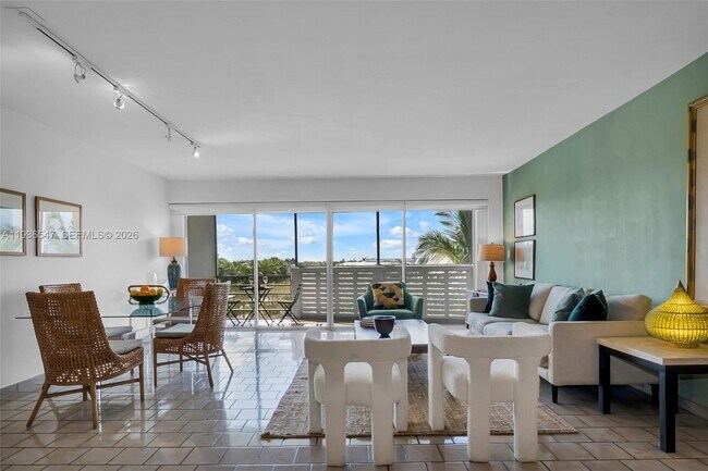 Foto del edificio - 555 Crandon Blvd