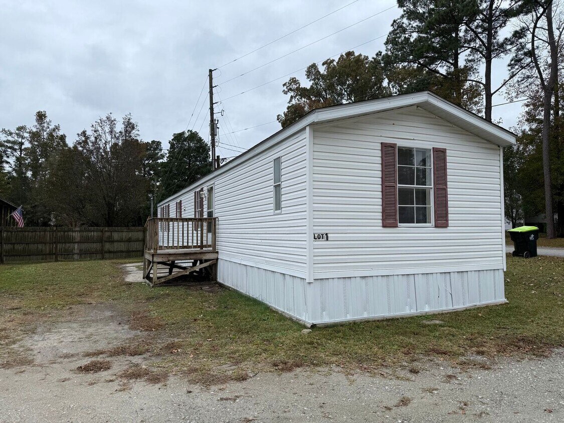 Foto principal - 3 bedroom, 2 bath Mobile Home