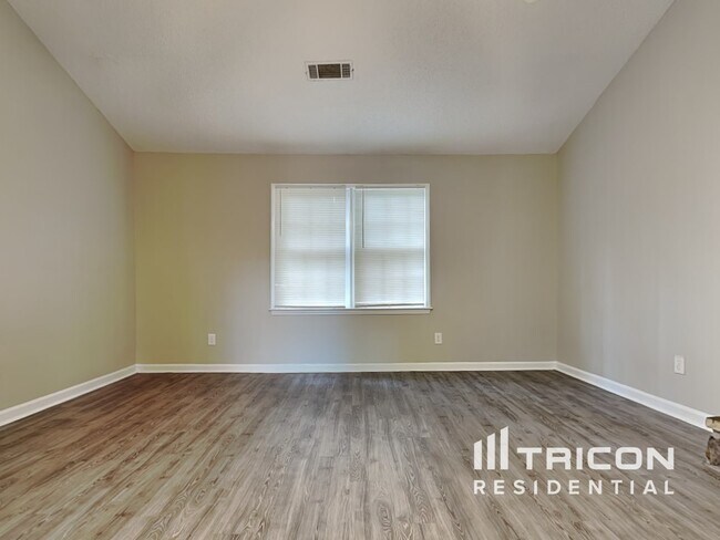 Foto del edificio - 1444 Riverwood Ct