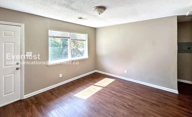 Building Photo - 1850 17th Ct N