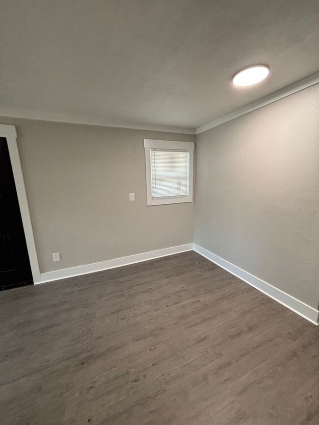 Building Photo - 4818 Morton- Move In Ready!