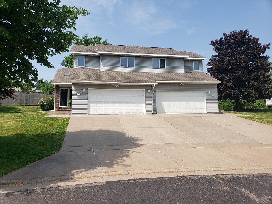Primary Photo - 722 N 16th Ave