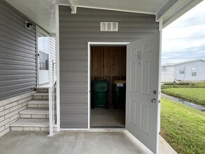 Building Photo - 17100 Tamiami Trl