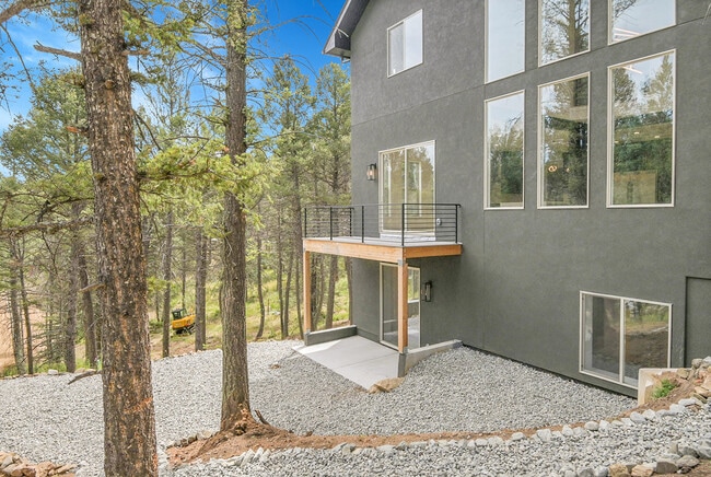 Foto del edificio - 28229 Juniper Dr