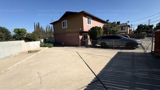 Foto del edificio - 3 bedroom/ 1.5 bathroom townhome