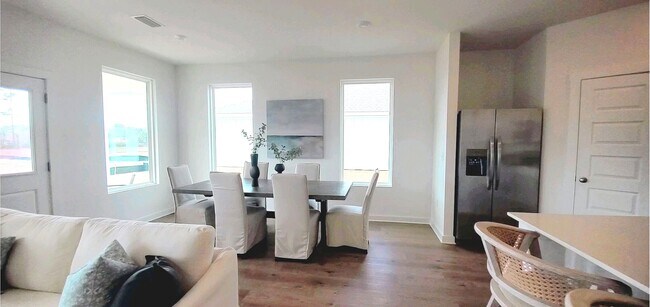 Building Photo - 3840 Casita Cir