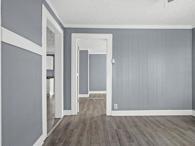 Building Photo - 2-Bedroom, 1-Bath Home with Washer/Dryer Hookup & Private Fenced Backyard