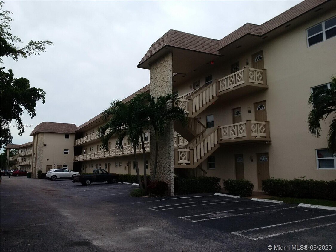 3531 NW 50th Ave Unit 502, Lauderdale Lakes, FL 33319 Condo for Rent