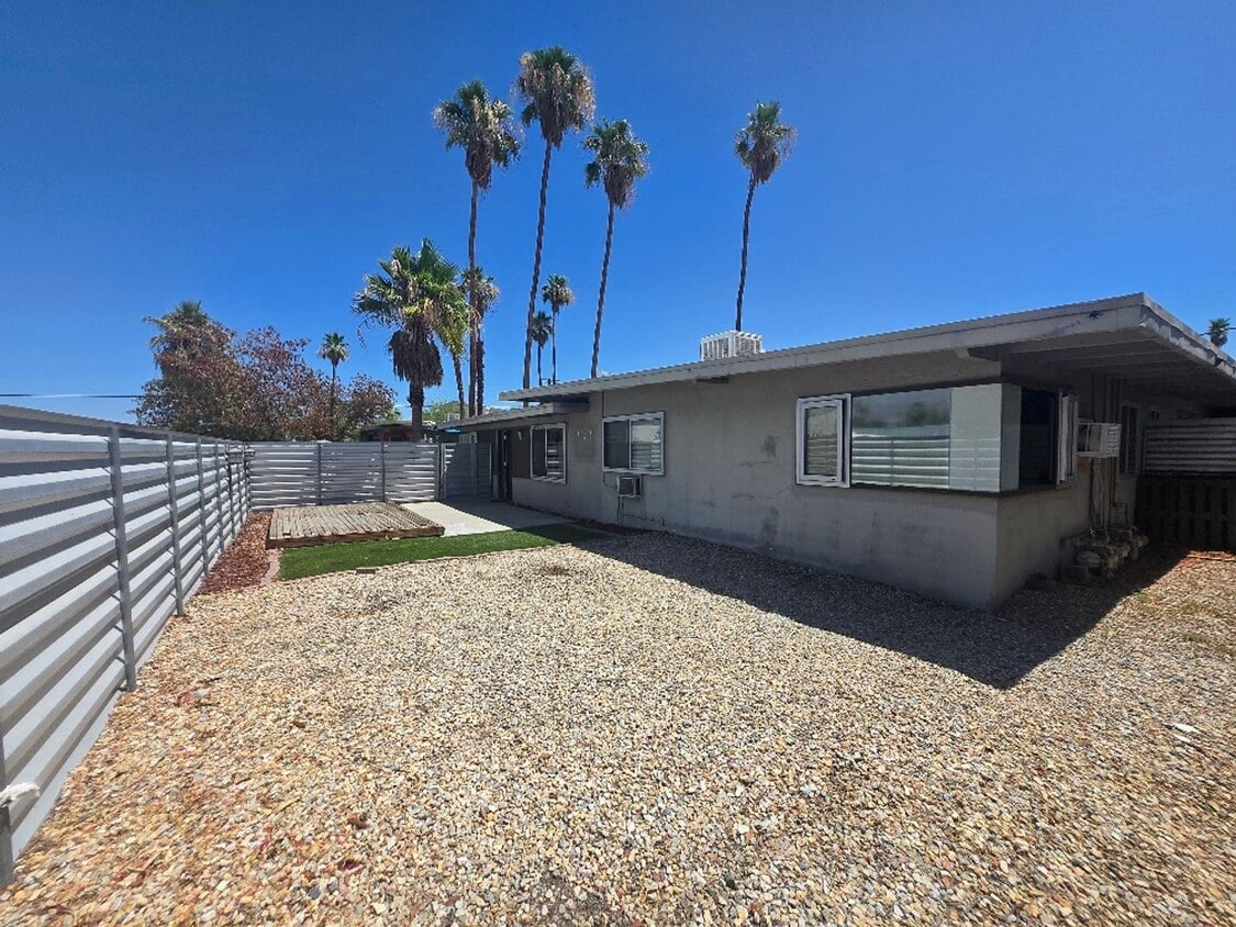 Primary Photo - 540 S Mountain View Dr