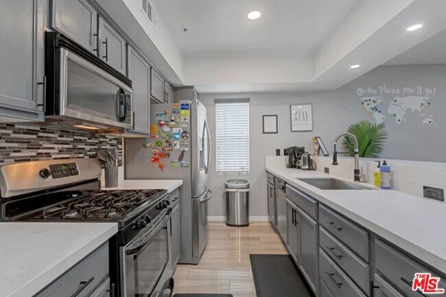 Foto del edificio - 12032 S Broadway