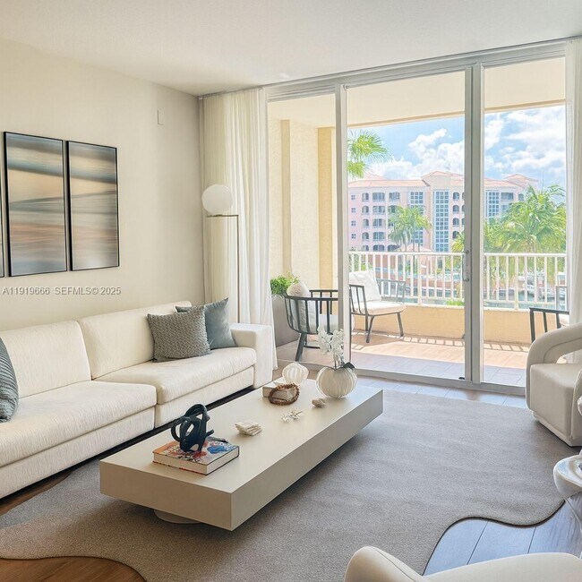 Foto del edificio - 711 Crandon Blvd