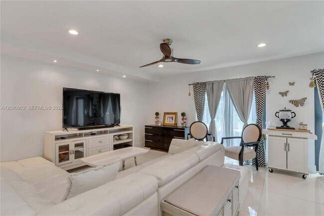Foto del edificio - 6353 SW 29th St