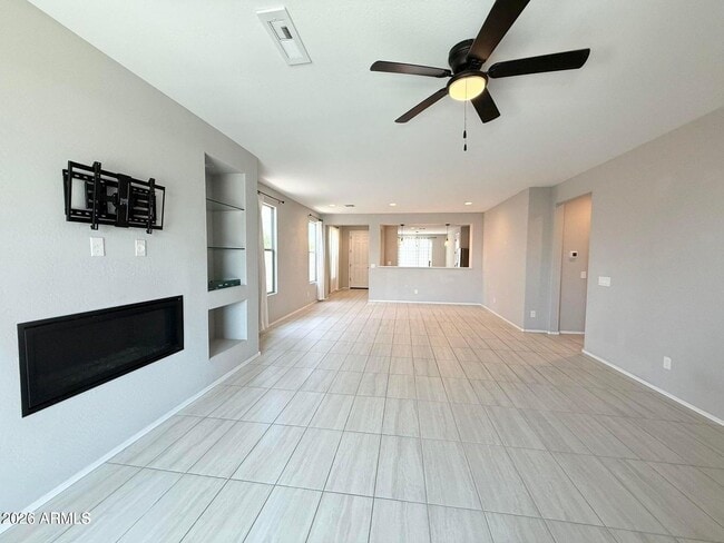 Building Photo - Large 3 Bedroom with Pool and Pool Service Included!