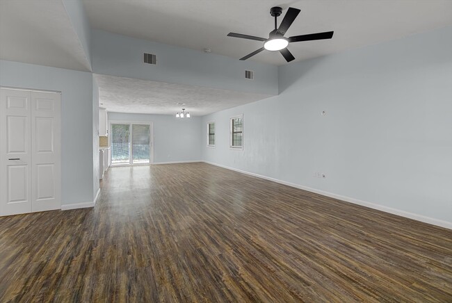 Foto del edificio - 5702 Golden Grove Ln
