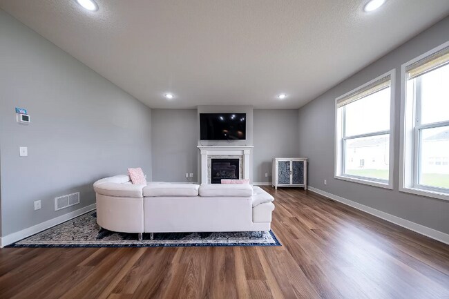 Building Photo - 18346 Greenstone Way