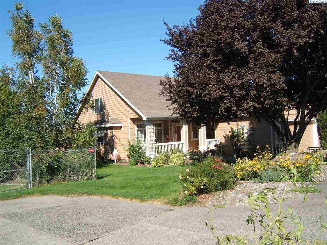 102 Edgewood Dr, Richland, WA 99352 House Rental in Richland, WA