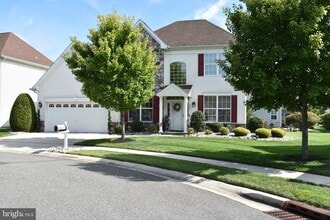 Building Photo - 904 Sweet Briar Cir