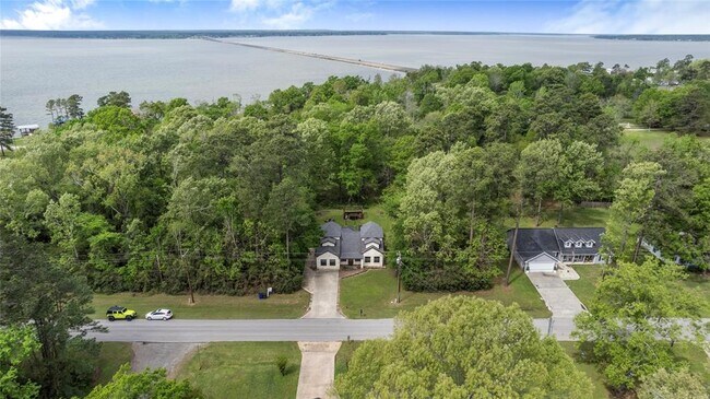 Foto del edificio - 358 Bridgeview Dr