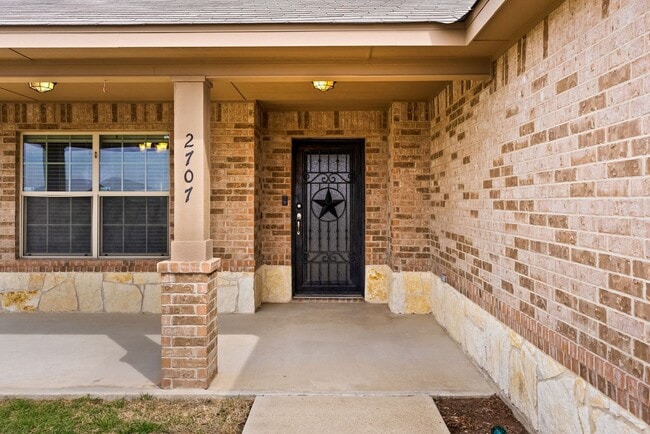 Foto del edificio - 2707 Camp Cooper Dr