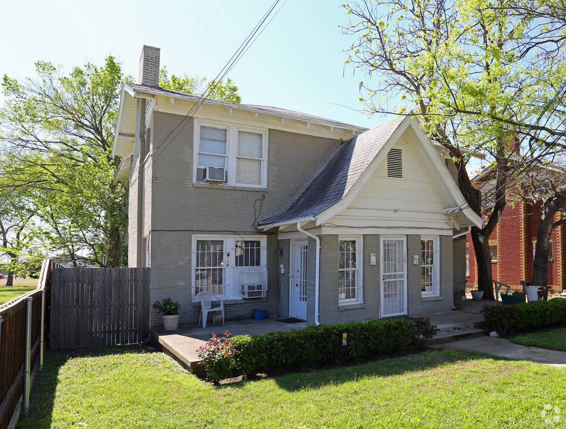 Building Photo - 4116-4118 Junius St