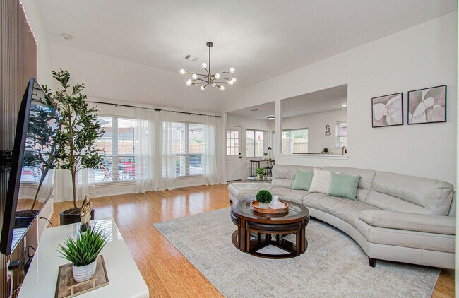 Foto del edificio - 7207 Crescent Mills Dr
