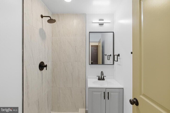 Foto del edificio - 863 N 43rd St