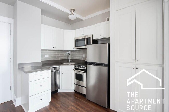 Foto del edificio - 817 W Lakeside Pl