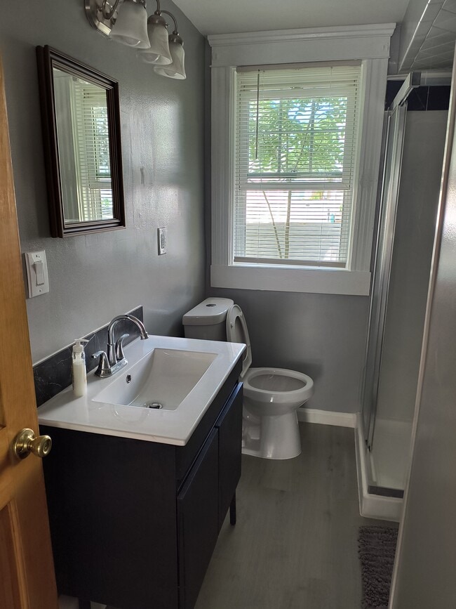 Building Photo - 161 Lynch St