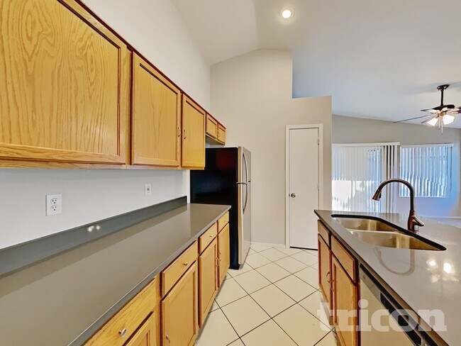 Building Photo - 2031 S Alicia