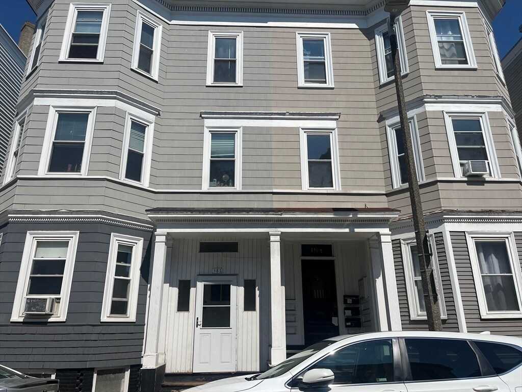 Foto principal - 184 L St