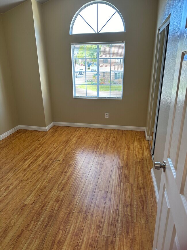 Foto del edificio - 40068 Milkwood Ln