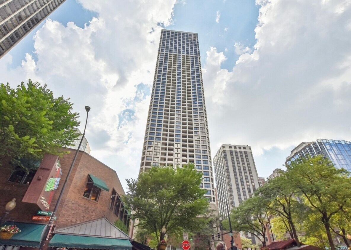 Foto principal - 1030 N State St