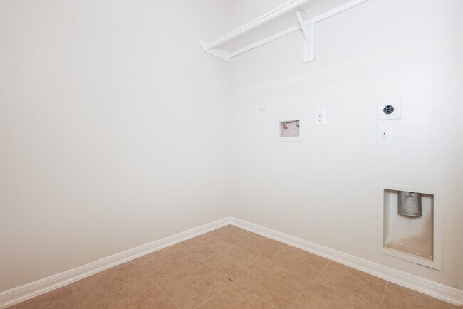 Building Photo - 8114 Malago Point Dr