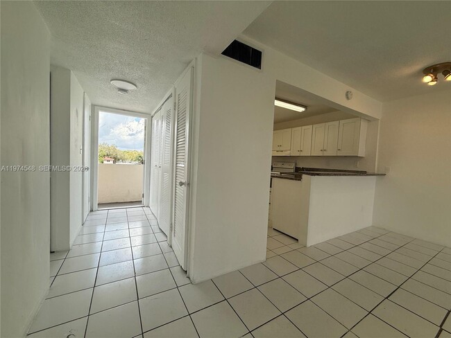 Foto del edificio - 13215 NE 6th Ave