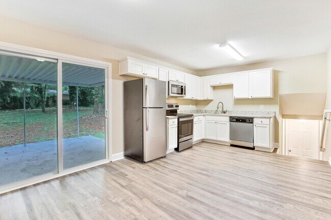 Building Photo - 3559 Sherbrooke Way SW