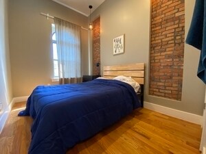 Building Photo - 253 Hart St