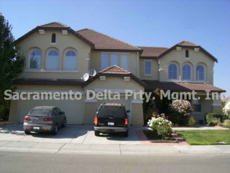 Primary Photo - 100 Menard Cir