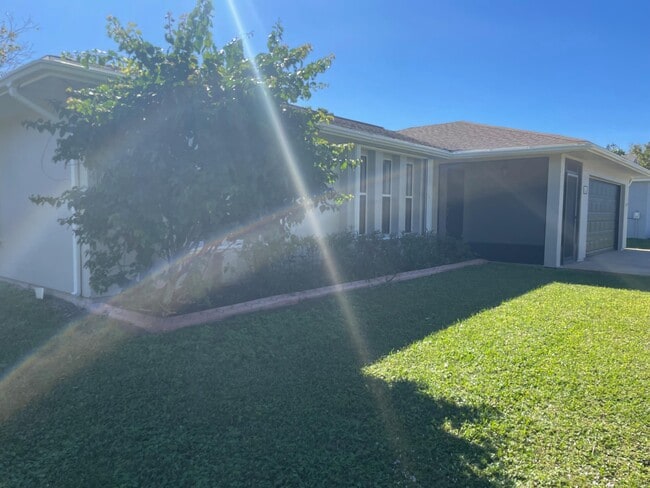 Building Photo - 2482 SE Caligula Ave