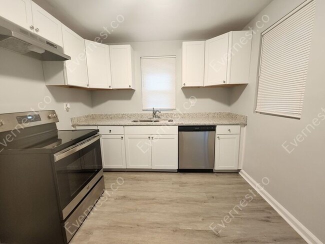 Building Photo - 2672 Northview Ave