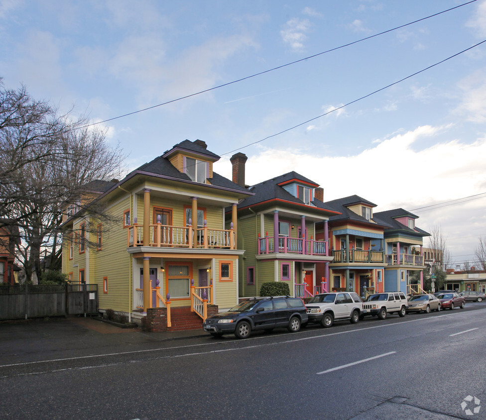 Primary Photo - Glisan Townhomes