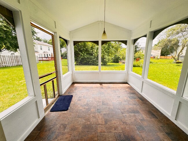Foto del edificio - 8913 Glass Chimney Ln