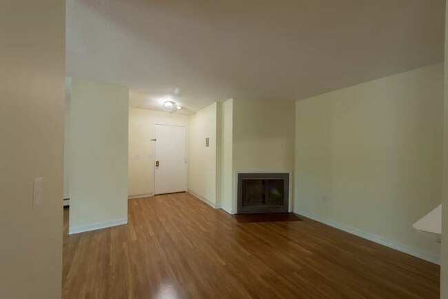 Building Photo - 382 Sunderland Rd